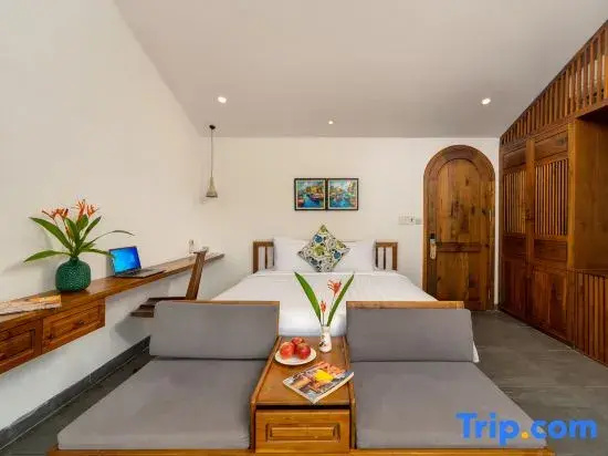 Standard room with river view