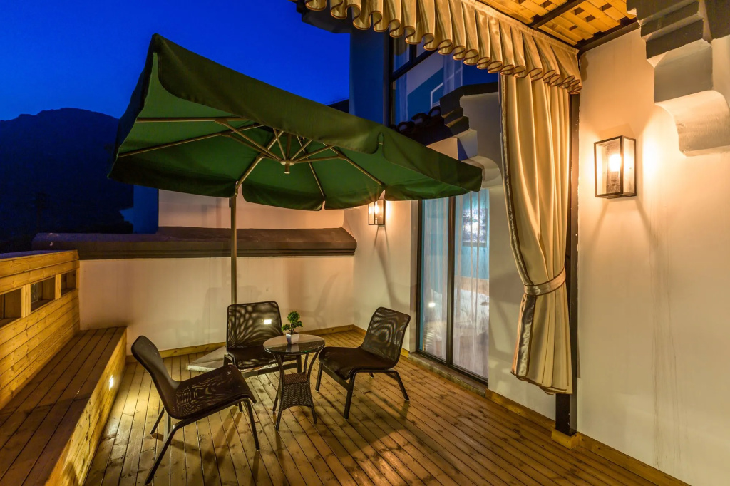 Balcony & Terrace