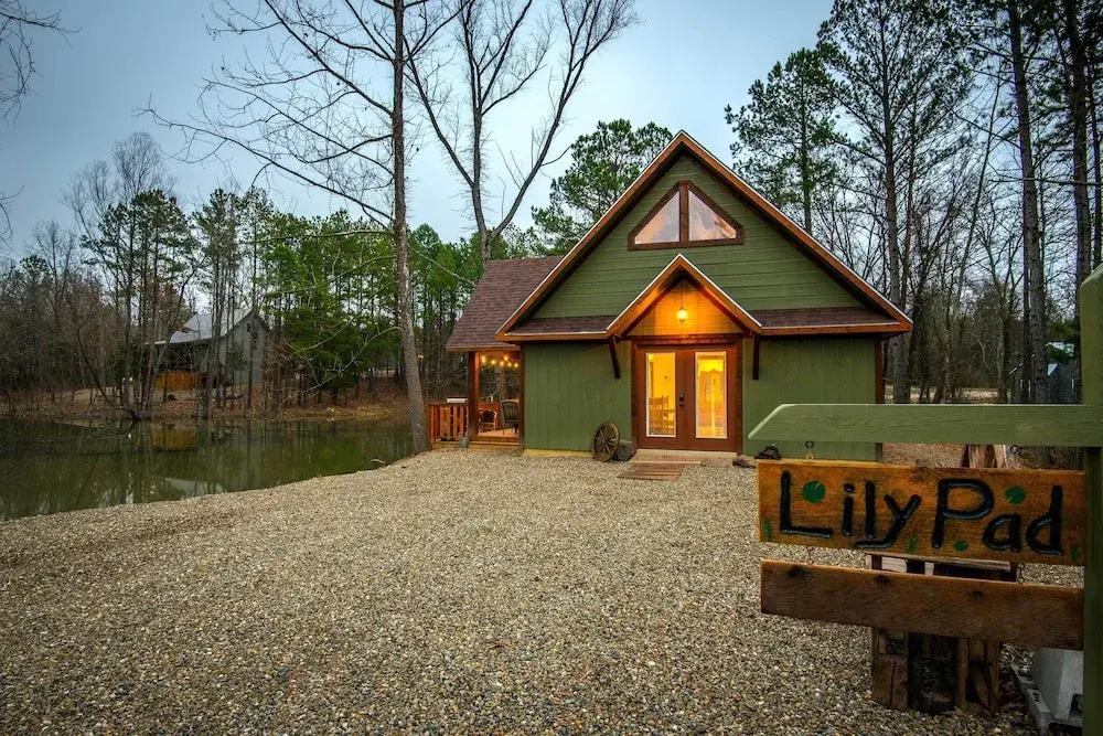 Lily Pad on the Pond Broken Bow Home w/ Hot Tub