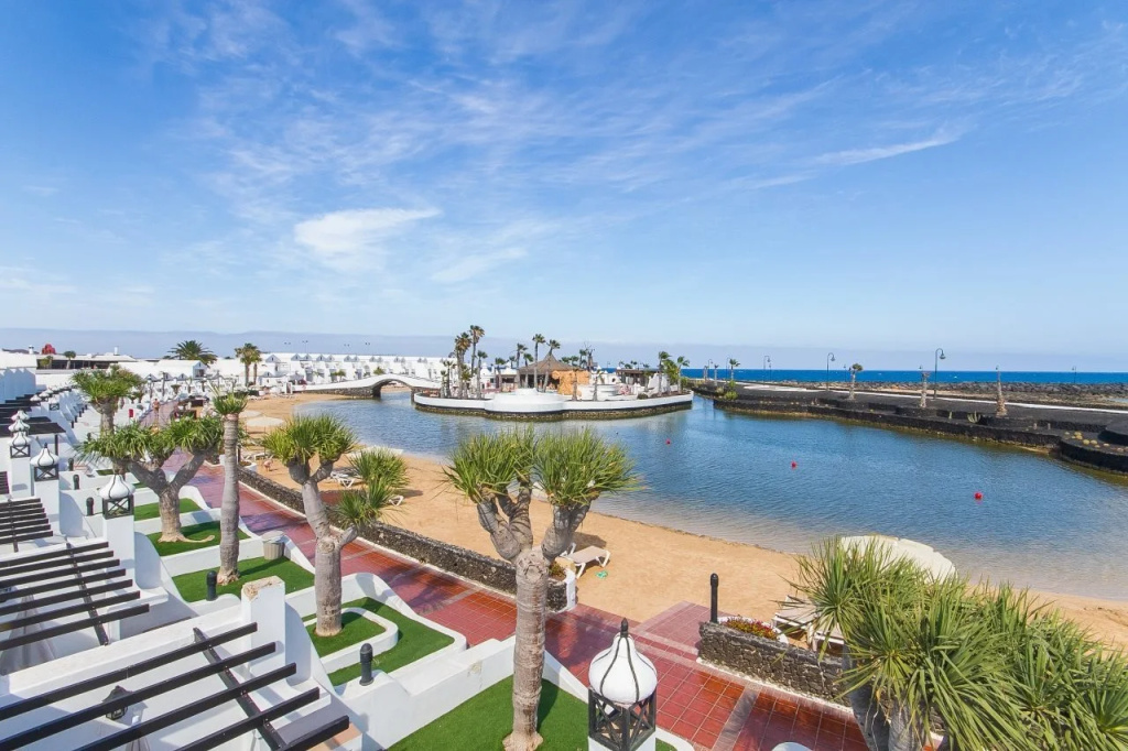 Beach & Waterfront