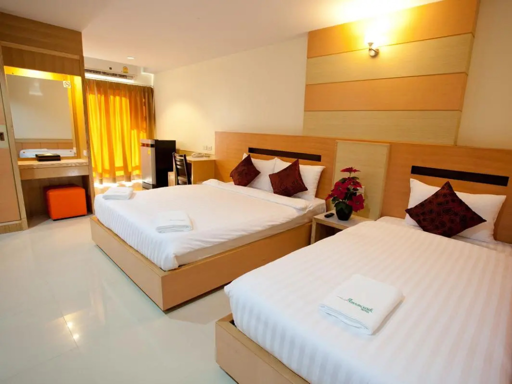 Standard Triple room
