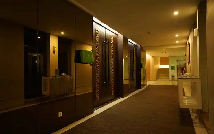 Lobby & Reception