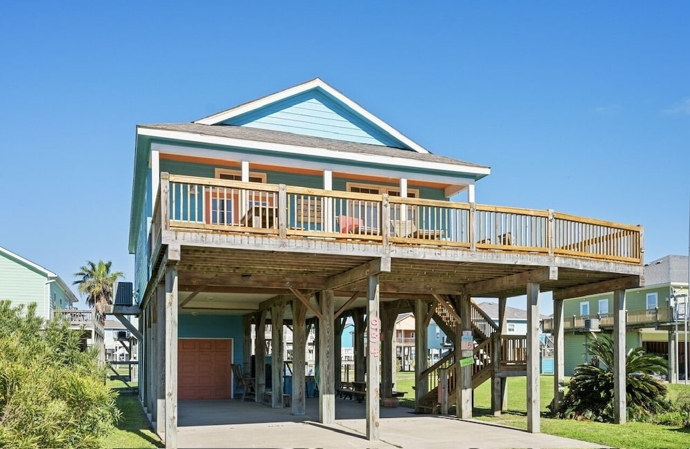 Toes In The Sand 3 Bedroom Home