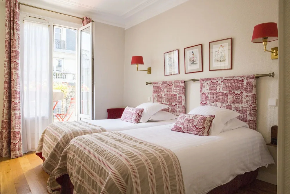 Deluxe Double room with balcony (full double bed)