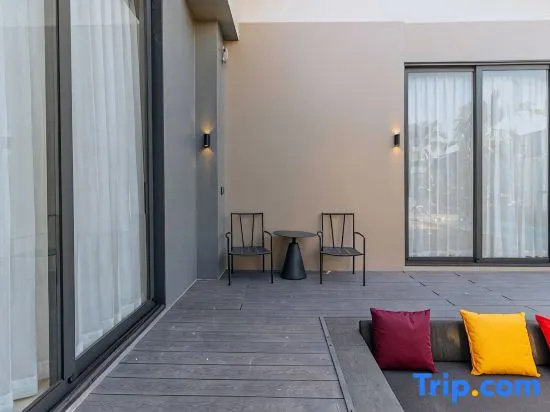 *3BR Pool Garden Home | Near Beach & Shops V313