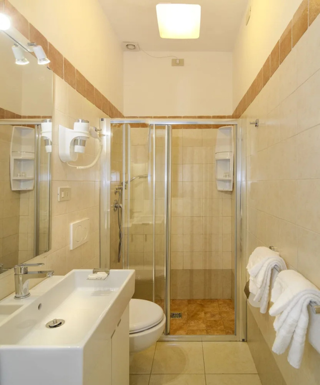 Standard Quadruple room with courtyard view