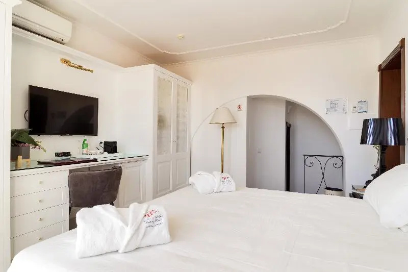 Classic Double room (full double bed)