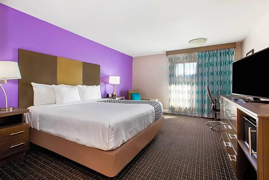 La Quinta Inn & Suites by Wyndham Pomona - Chambres