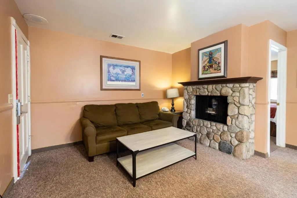 Double Suite (twin beds)