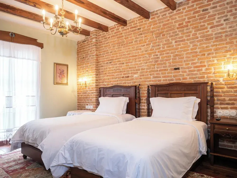 Deluxe Double room with balcony and with city view (twin beds)
