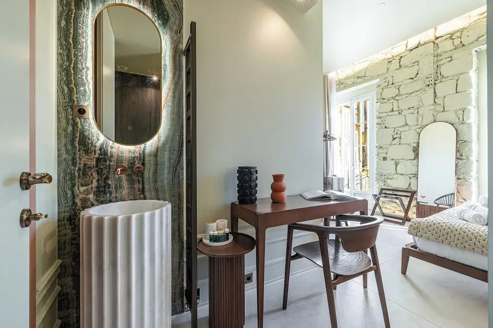 Superior Double room with balcony (full double bed)