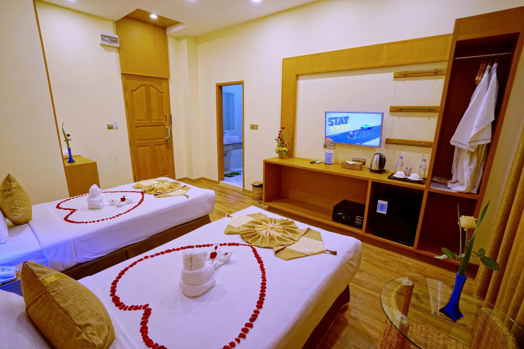 Deluxe Double room (full double bed)