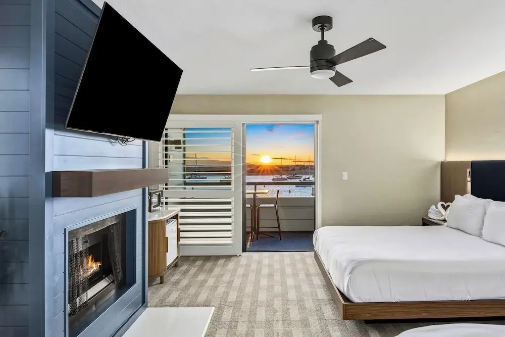 Deluxe Quadruple room with ocean view
