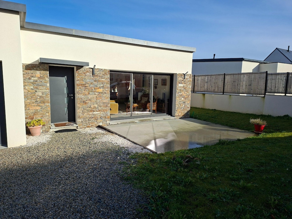 Ground Floor Holiday Home in Plestin des Greves