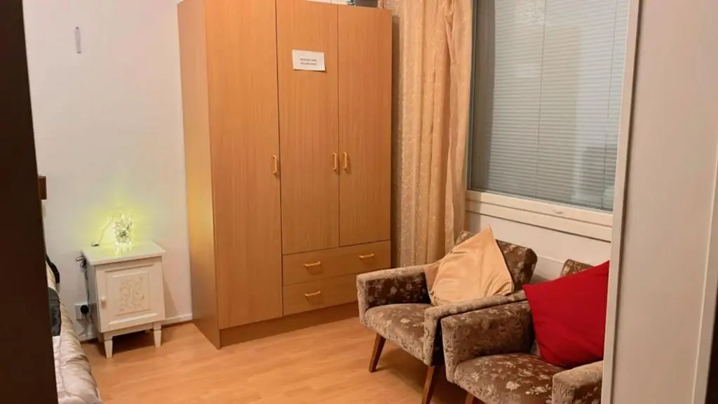 Joensuu city center, WIFI internet, prime location heart of center, Big 69 sq apartment, free parking, king bed, electric car station, beautiful, relaxing, fully furnished, Big TV 55', 2 bedroom and one big living hall room — фото