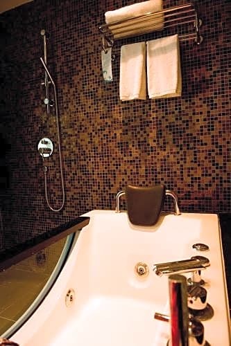 Hotel Sixty3