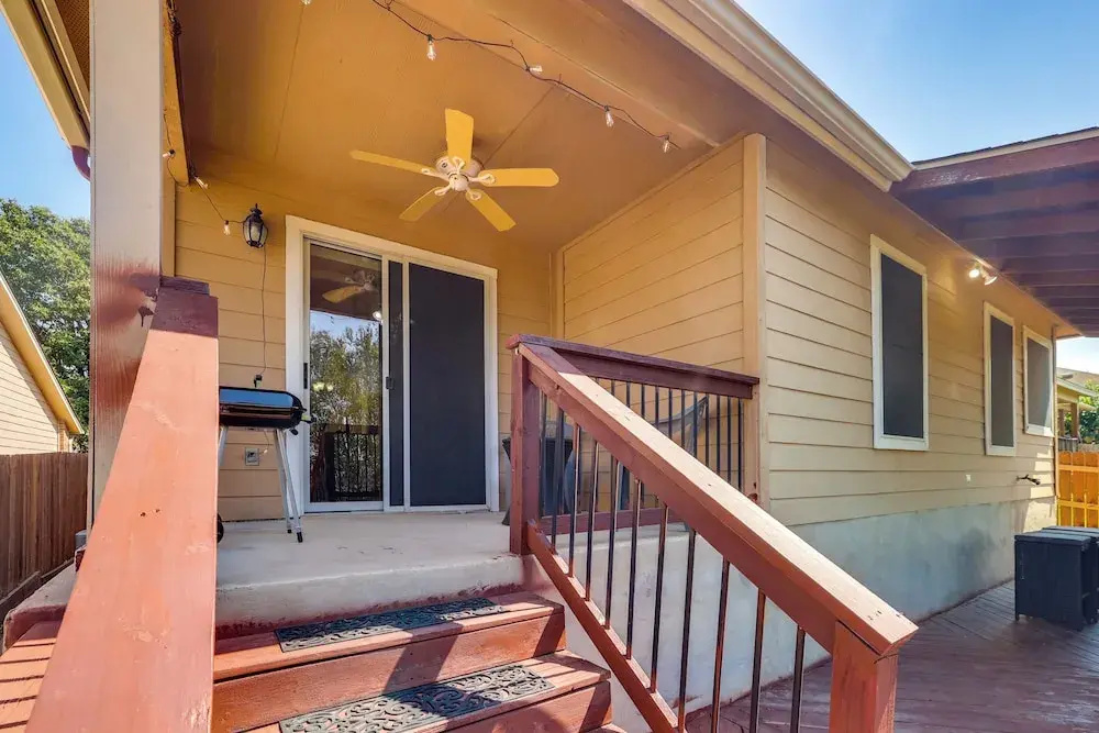 San Antonio Area Home w/ Deck, 14 Mi to Dtwn!