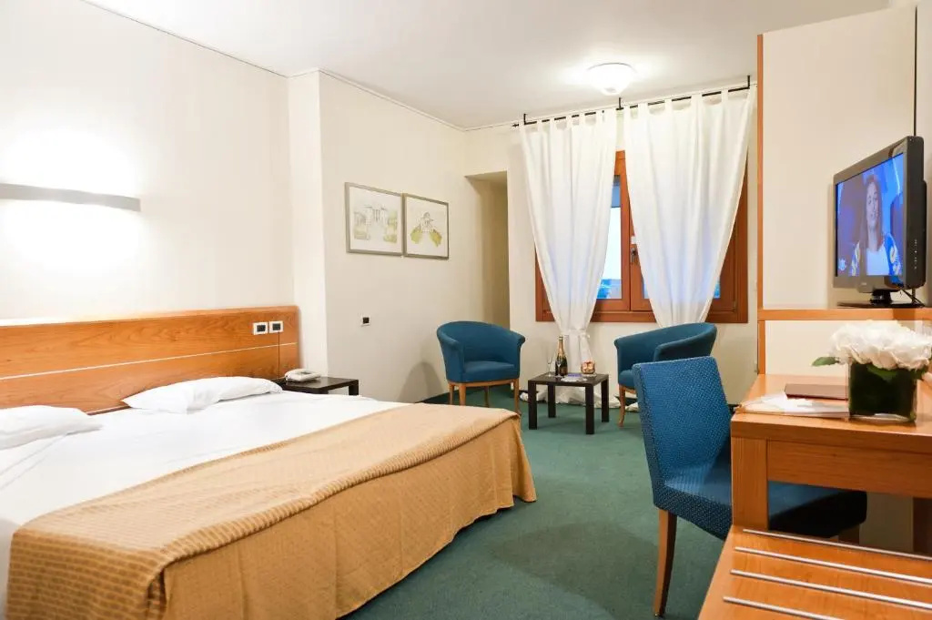 Standard Double room (full double bed)