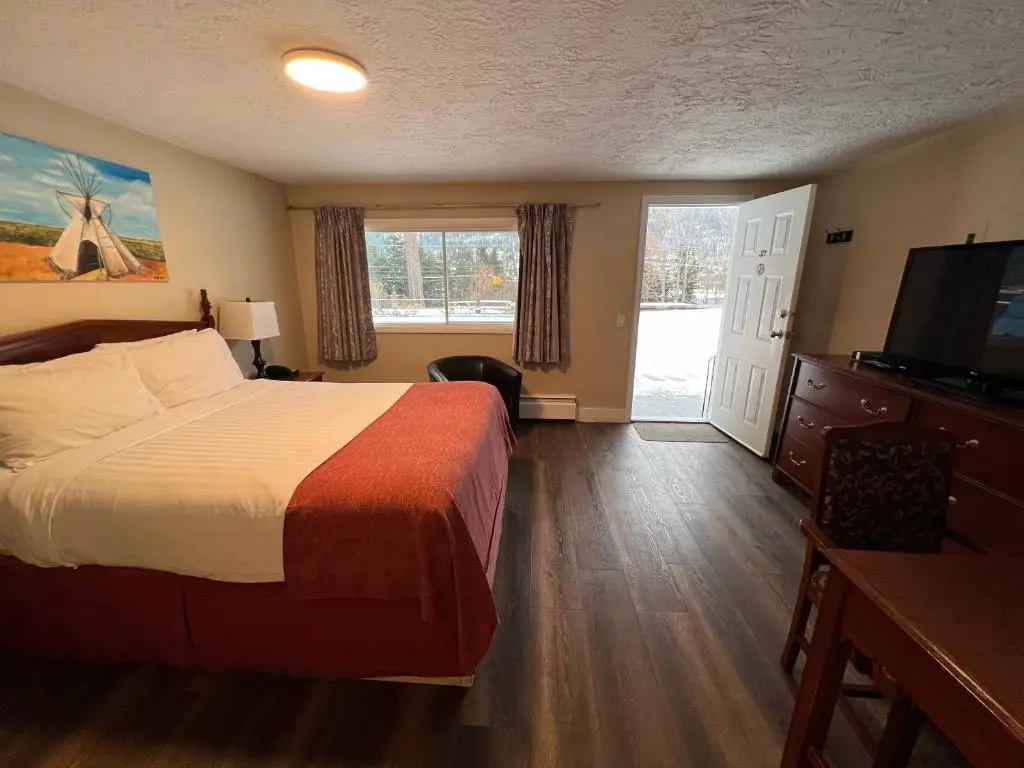 Standard Double room (full double bed)