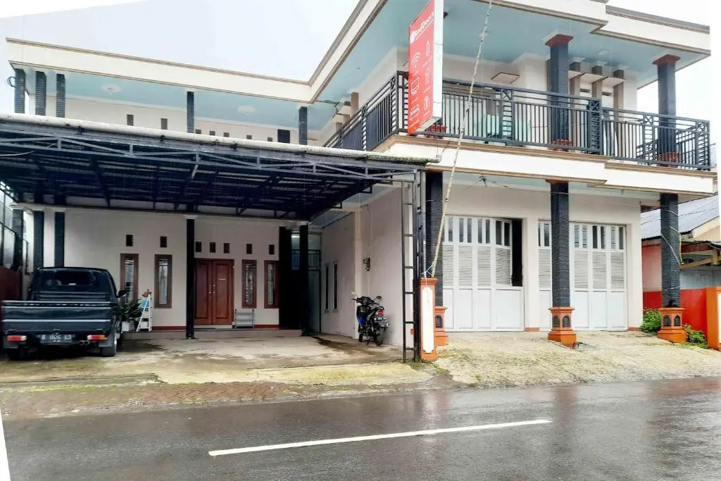 RedDoorz Syariah near Komplek Candi Arjuna Dieng 2