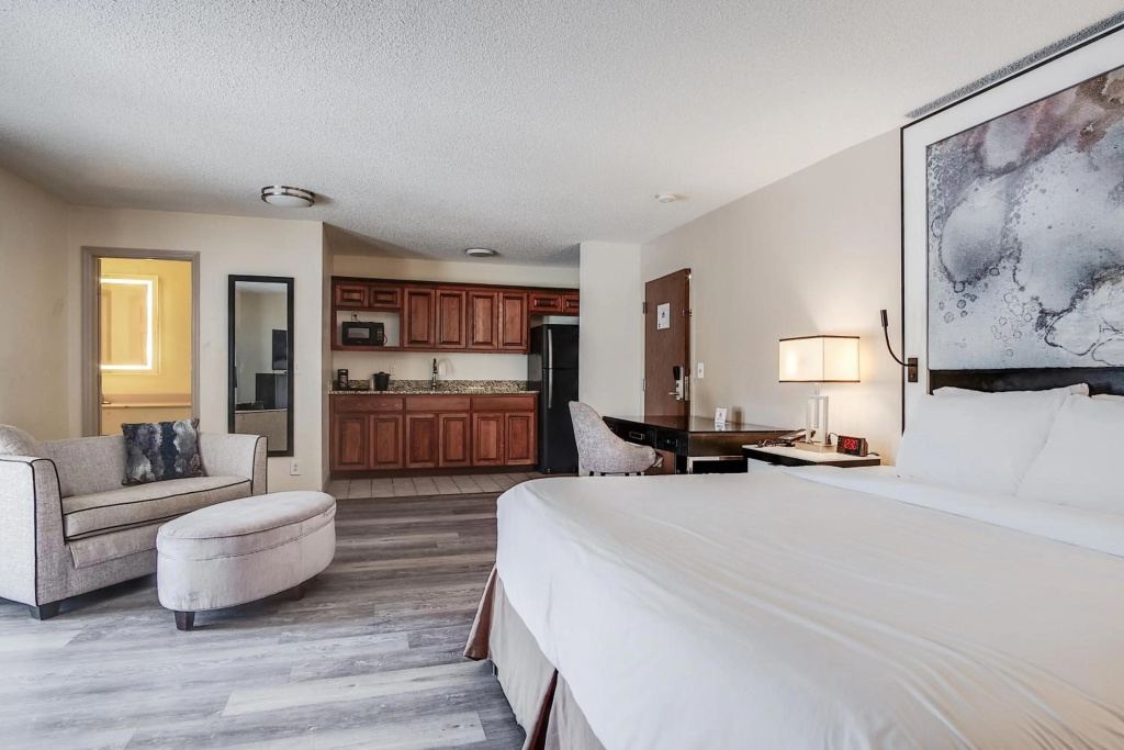 Cottonwood Suites Savannah Hotel & Conference Center — 5