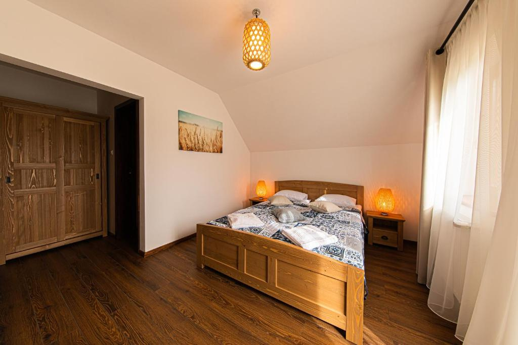 Standard Double room with balcony (full double bed)