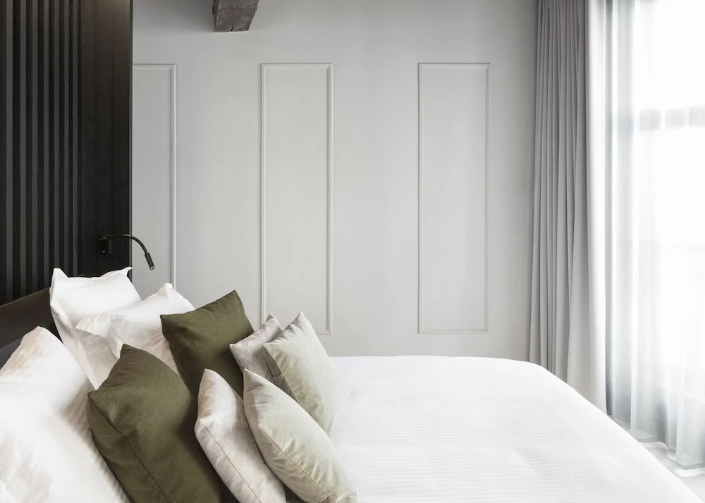 Deluxe Double Suite (full double bed)