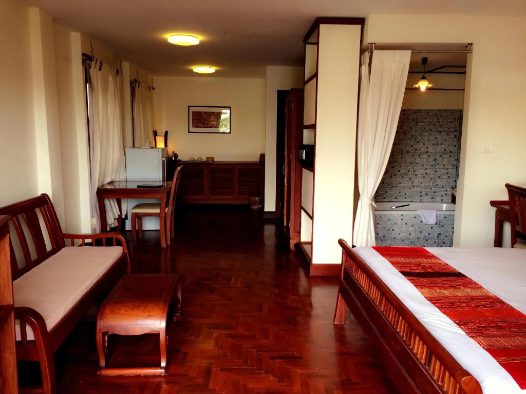 Double Suite (full double bed)