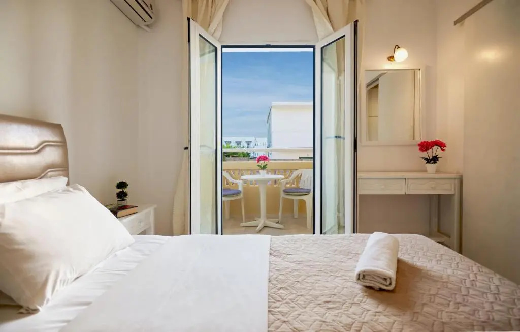 1 Bedroom Triple Apartment