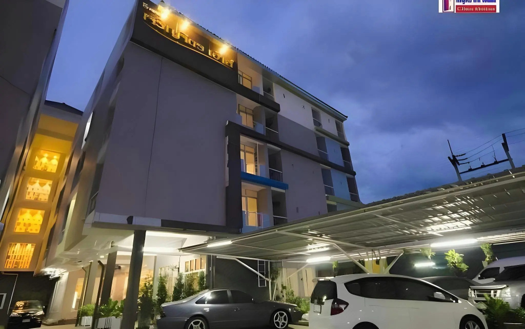 Charoenchit House