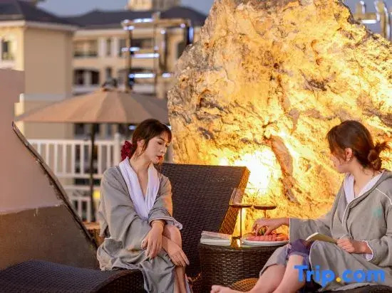 Moshang Qingya Hot Spring Hotel (Tengchong Main Urban Area Wenxing Building)