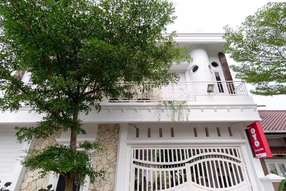Green Elite by OYO Rooms