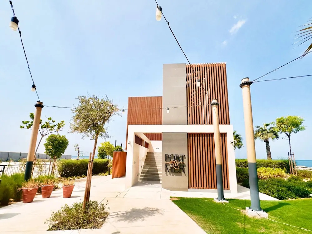 Contemporary La Mer 1BR w Beach Access