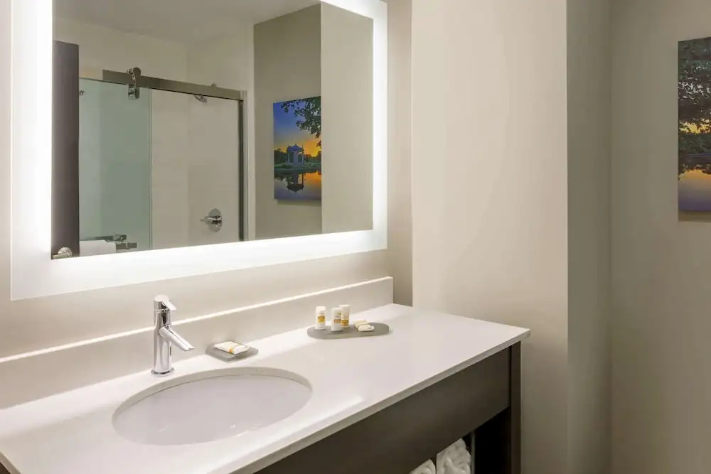La Quinta Inn & Suites by Wyndham St Louis Route 66 - Chambres