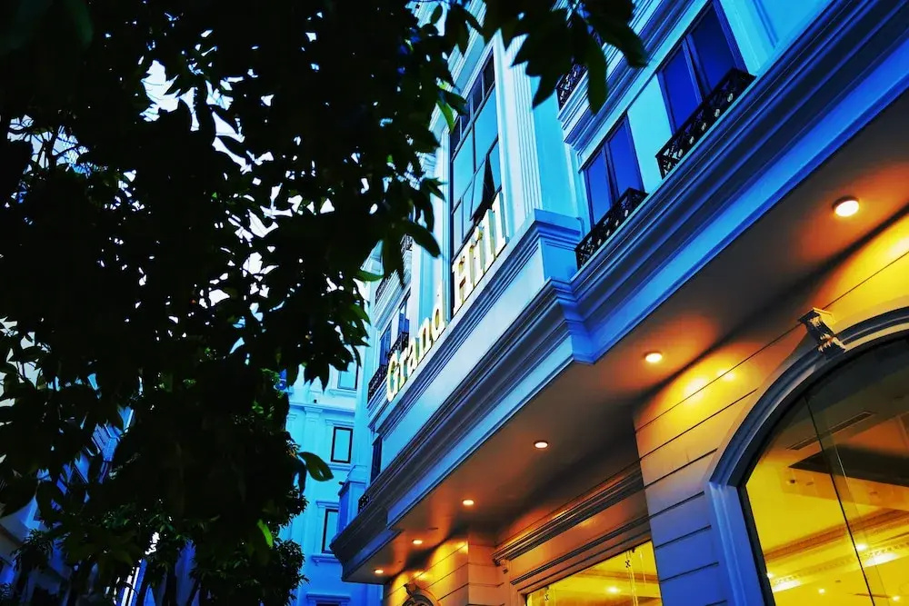 Grand Hill Apartment & Hotel
