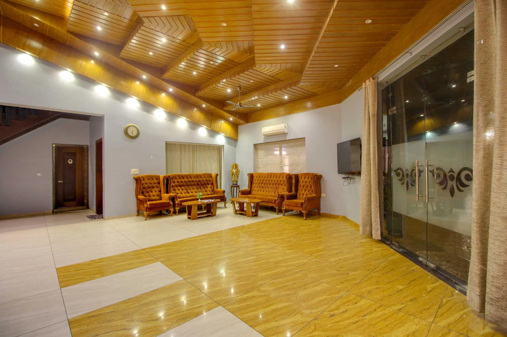 Lobby & Reception