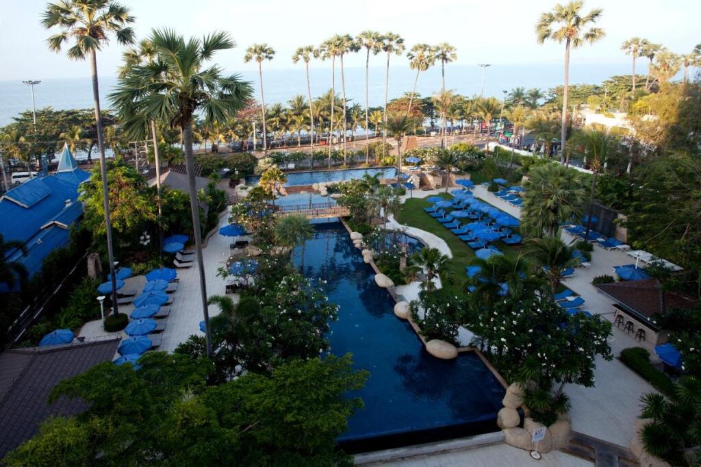 Jomtien Palm Beach Hotel And Resort