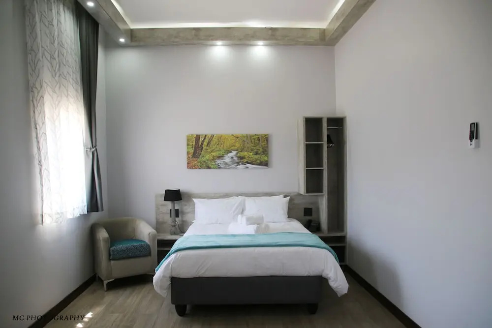 Deluxe Double room (full double bed)