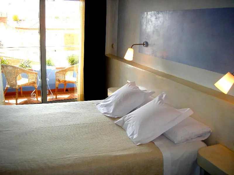 Superior Double room with balcony (full double bed)
