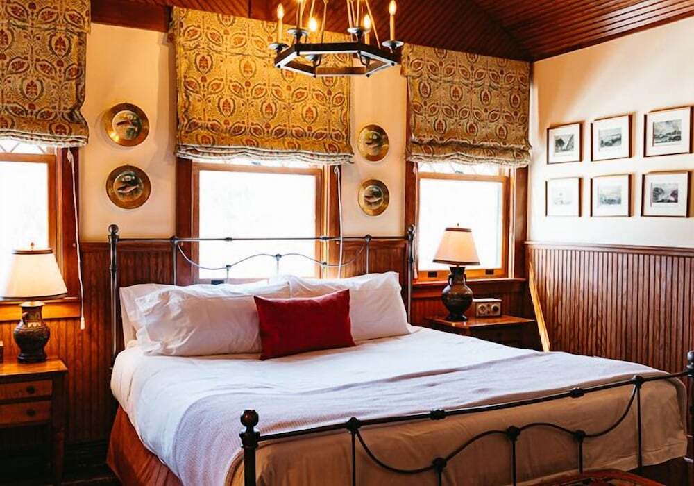 Deer Mountain Inn by null