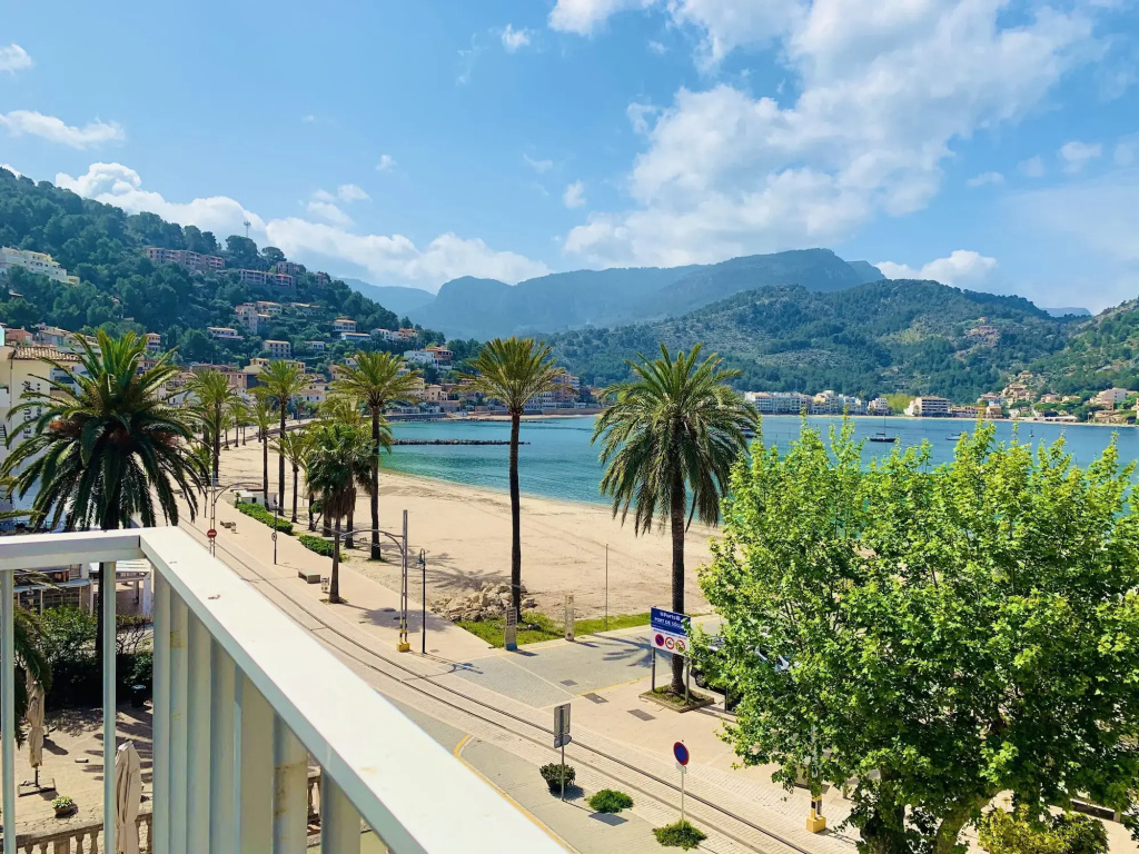 Beach & Waterfront