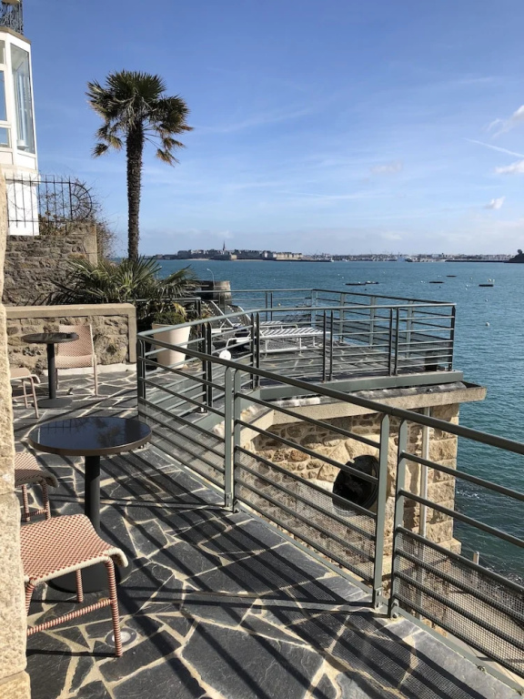 Luxury Double room with balcony and with sea view (full double bed)