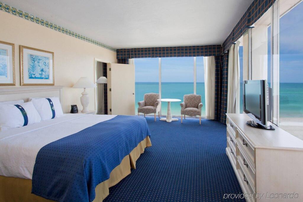 Cirque St. Armands Beachside by null