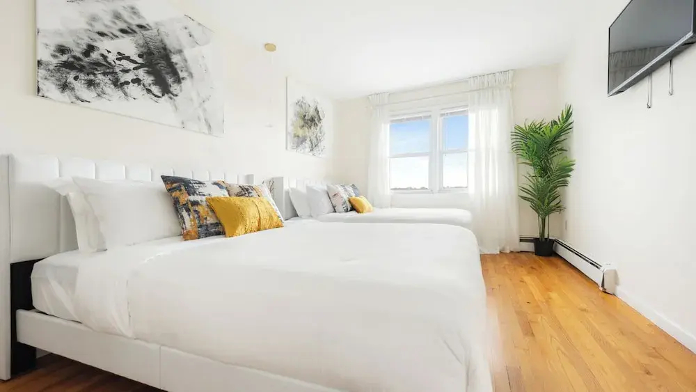 Luxury NYC Home with Free Parking for 12 — фото 2
