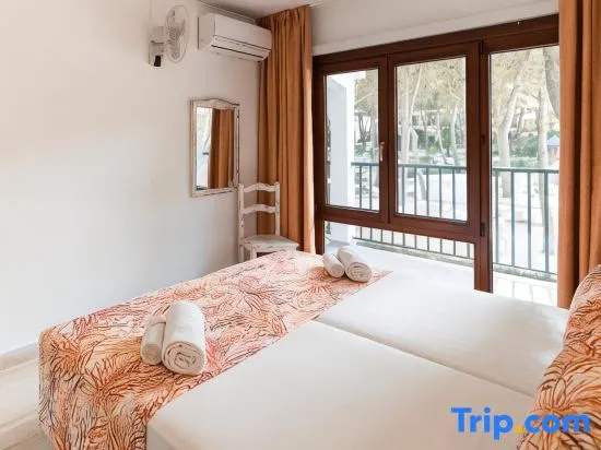1 Bedroom Apartment with garden view