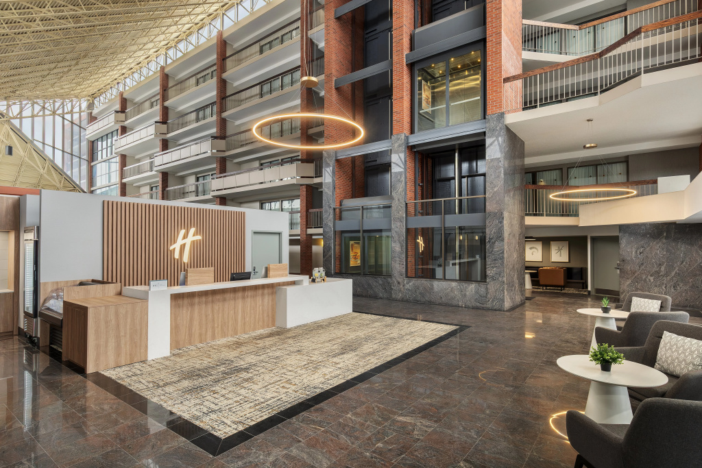 Holiday Inn Oakville Centre by IHG