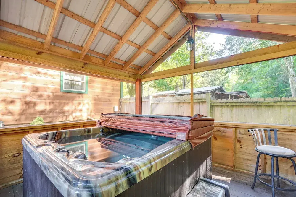 'just Fur Relaxin' Sevierville Cabin w/ Hot Tub!