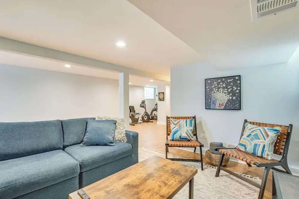 2 Mi to Northwestern: Updated Home w/ Game Room! - фото 13