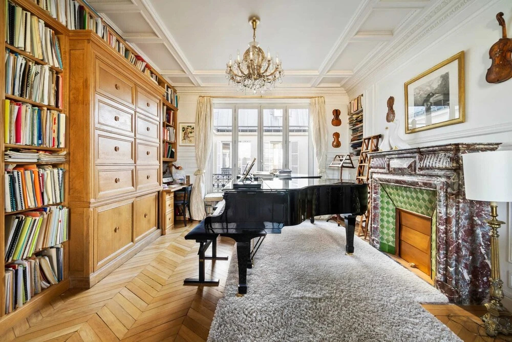 Stylish Vintage 3BR Apartment in Le Marais by GuestReady 1