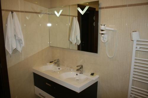 Hotel "Franca" by null